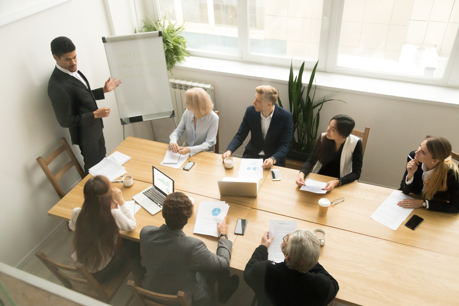 Grupo de personas como resolver los conflicto de mediación y arbitraje 