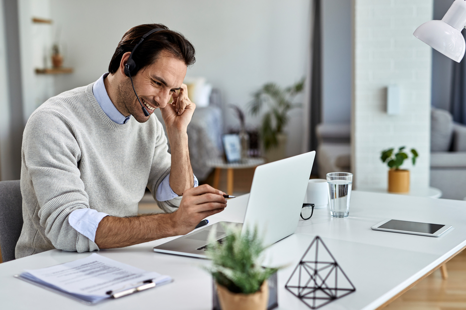 Hombre teletrabajo, conciliación y negociación colectiva